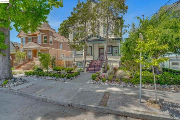 Exterior, Facade, Queen Anne Victorian