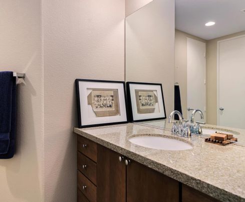 Bathroom, Dual Sink Vanities, Interior, Recessed Lighting