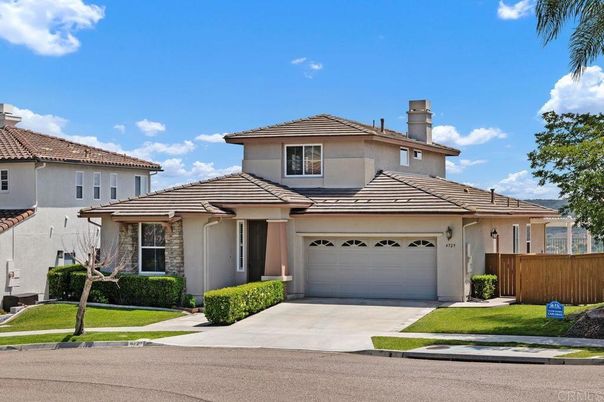 Attached, Exterior, Facade, Mediterranean