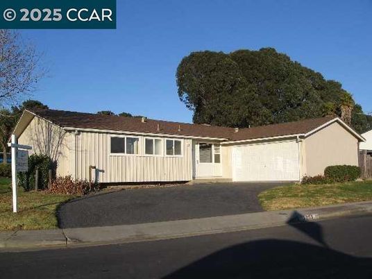 Attached, Exterior, Facade, Ranch