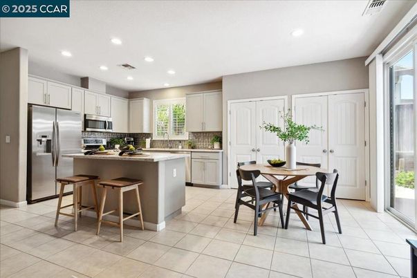 Dining room, Interior, Kitchen, Recessed Lighting, Stainless Steel Appliances