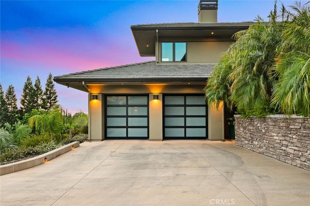 Attached, Exterior, Facade, Modern
