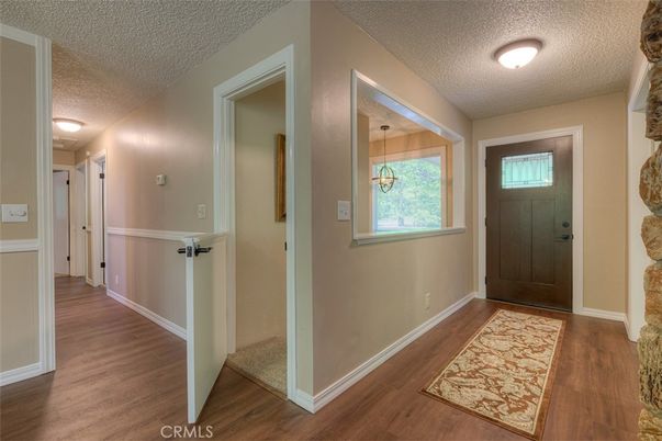 Interior, Pendant Lights, Wood Texture Flooring