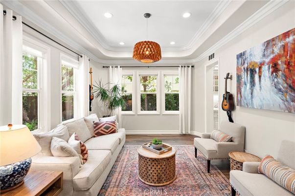 Interior, Living room, Pendant Lights, Recessed Lighting, Wood Texture Flooring