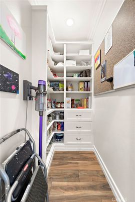 Fitness Equipment, Interior, Recessed Lighting, Wood Texture Flooring