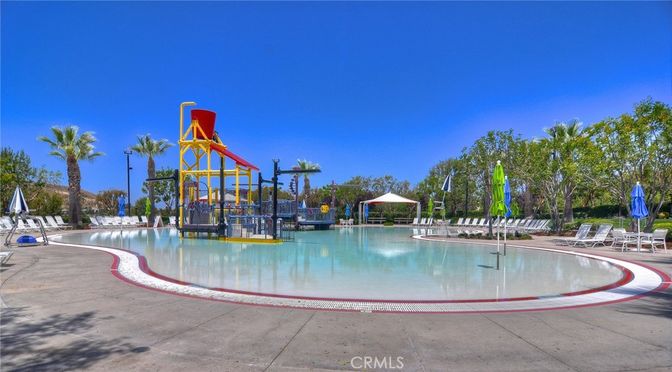 Exterior, Playground, Pool