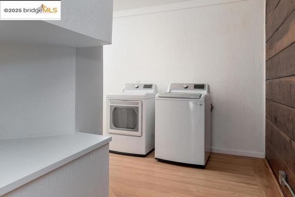 Interior, Washer, Wood Texture Flooring
