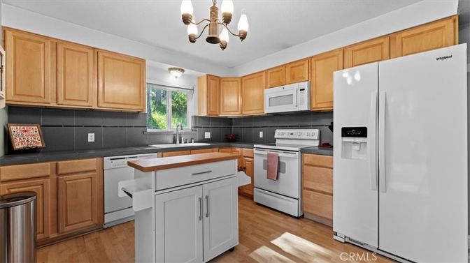 Chandelier, Interior, Kitchen, Wood Texture Flooring