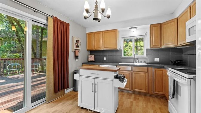 Chandelier, Interior, Kitchen, Wood Texture Flooring