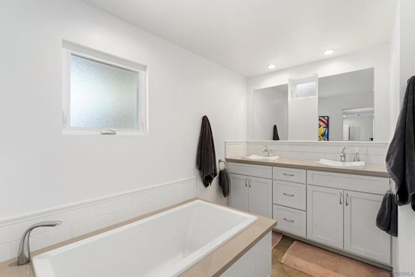 Bathroom, Dual Sink Vanities, Interior, Recessed Lighting