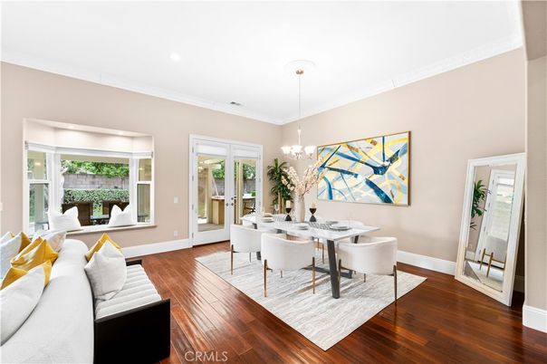 Chandelier, Dining room, Interior, Recessed Lighting, Wood Texture Flooring