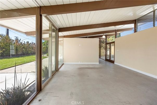 Empty room, Interior, Sun Room, Wooden Beams