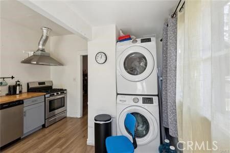 Interior, Kitchen, Washer, Wood Texture Flooring