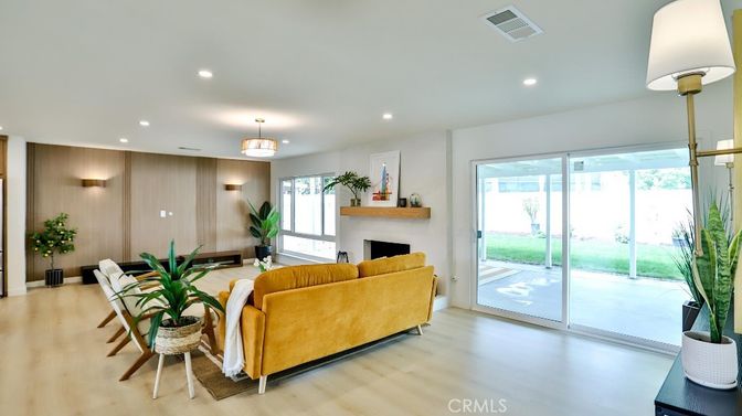 Fireplace, Interior, Living room, Pendant Lights, Recessed Lighting, Wood Texture Flooring