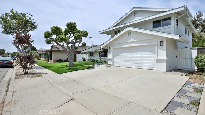 Attached, Exterior, Facade, American Craftsman
