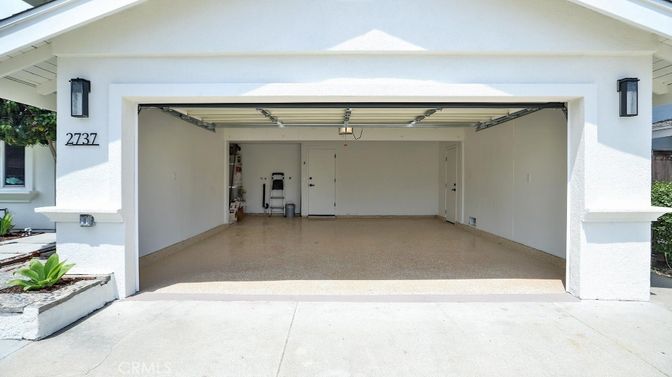 Exterior, Garage