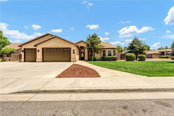 Attached, Exterior, Facade, Ranch