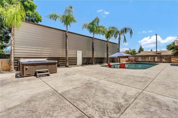 Exterior, Hot Tub, Pool