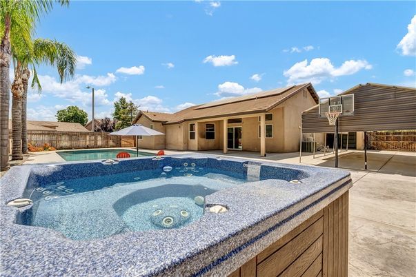 Exterior, Hot Tub, Pool
