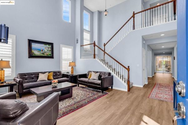 Interior, Living room, Pendant Lights, Recessed Lighting, Wood Texture Flooring