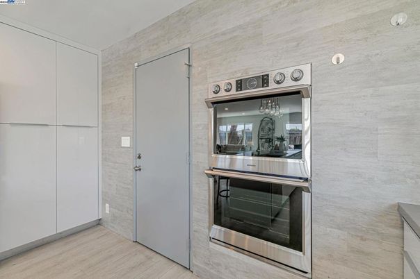Interior, Stainless Steel Appliances, Wood Texture Flooring