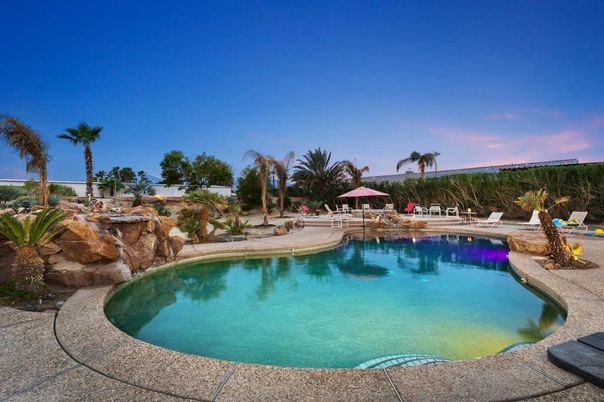 Exterior, Pool