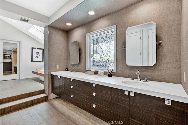 Bathroom, Dual Sink Vanities, Interior, Recessed Lighting