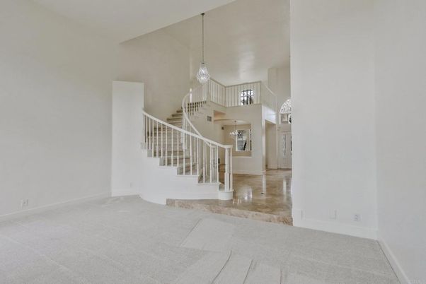 Chandelier, Empty room, Interior, Pendant Lights