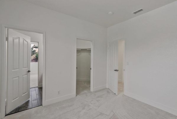 Empty room, Interior