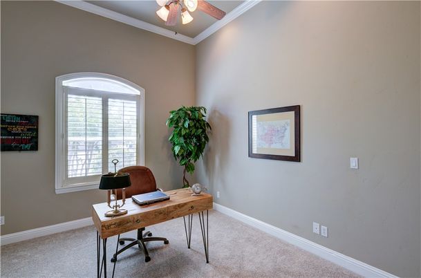 Home Office, Interior