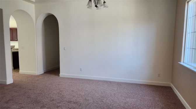 Empty room, Interior