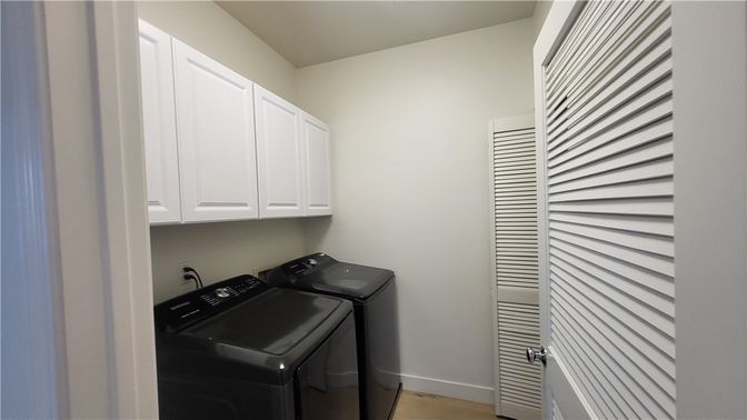 Interior, Utility Closets, Washer, Wood Texture Flooring