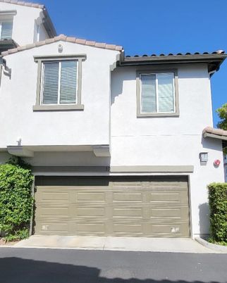 Attached, Exterior, Facade, Mediterranean