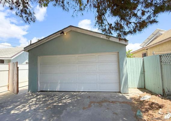 Detached Garage, Exterior