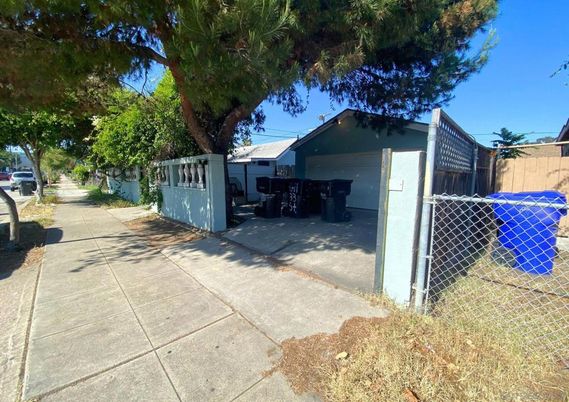 Detached Garage, Exterior