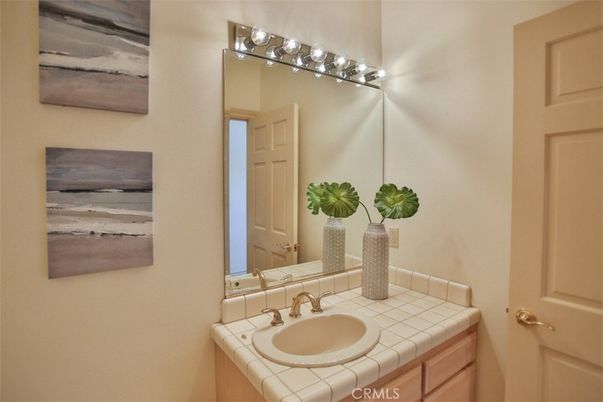 Bathroom, Interior, Tile Countertops