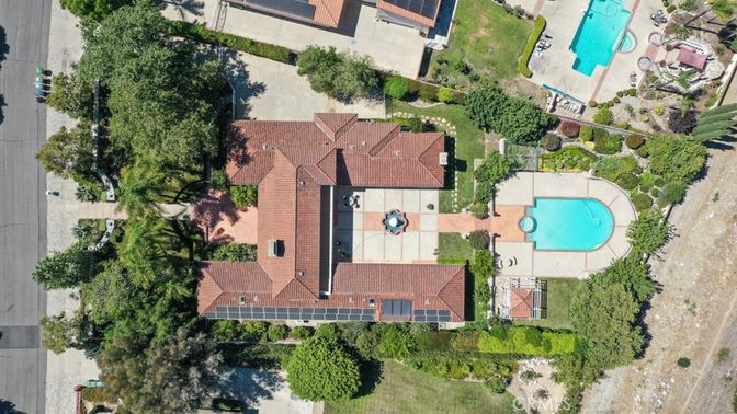 Exterior, Drone