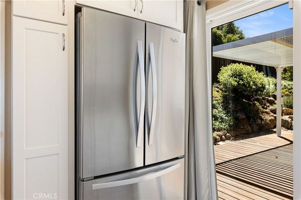 Exterior, Kitchen, Stainless Steel Appliances