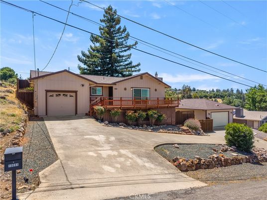 Attached, Exterior, Facade, Ranch