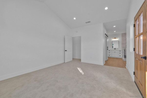 Empty room, Interior, Recessed Lighting