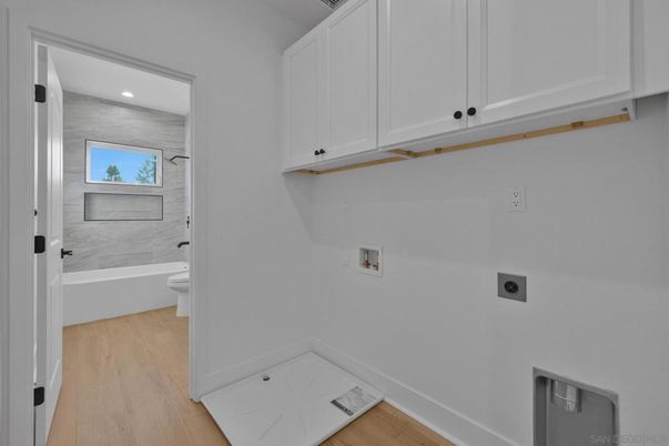 Bathroom, Interior, Recessed Lighting, Wood Texture Flooring