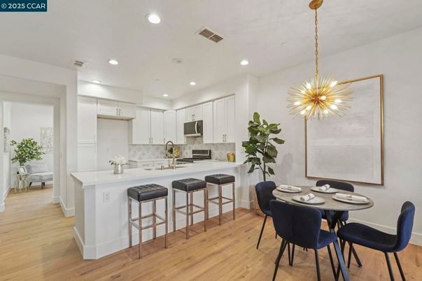 Dining room, Interior, Kitchen, Pendant Lights, Recessed Lighting, Wood Texture Flooring