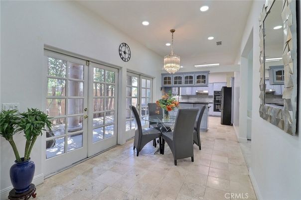 Chandelier, Dining room, Interior, Kitchen, Recessed Lighting, Stainless Steel Appliances