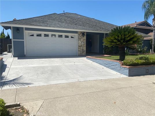 Attached, Exterior, Facade, Ranch