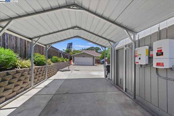Detached Garage, Exterior