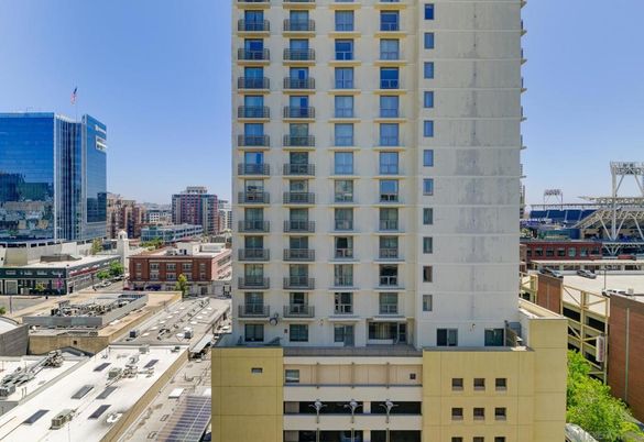 Exterior, Facade, Highrise