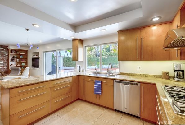 Dining room, Interior, Kitchen, Recessed Lighting, Stainless Steel Appliances