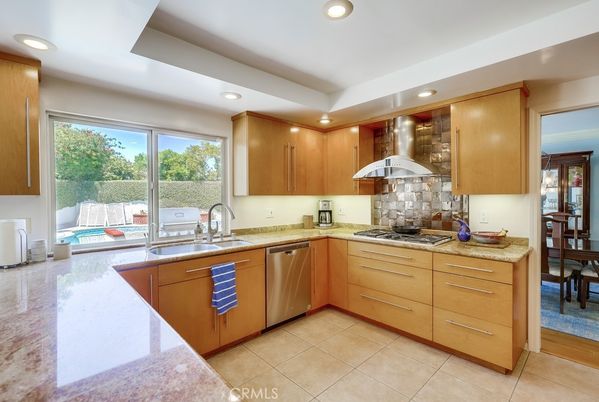 Dining room, Interior, Kitchen, Recessed Lighting, Stainless Steel Appliances