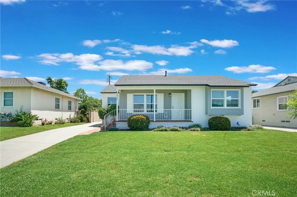 Backyard, Exterior, Facade, Ranch