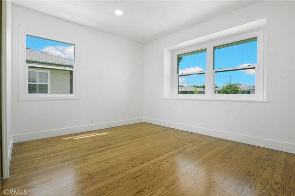 Empty room, Interior, Recessed Lighting, Water, Wood Texture Flooring